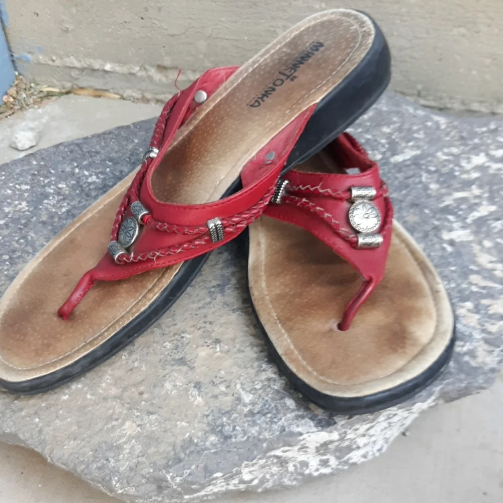 Minnetonka women's leather slip on sandal thong size 11. Western, boho. - Picture 1 of 5